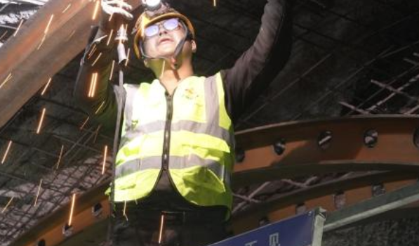 天陇铁路全线重难点控制性工程马街隧道顺利贯通