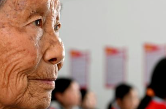 特写：&ldquo;红军洞&rdquo;前的开学第一课